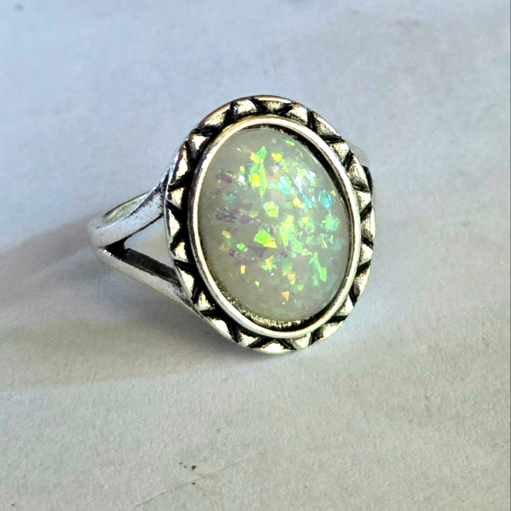 FIRE OPAL OVAL ANTIQUE LOOK SILVER NEW SIZE 7 RING